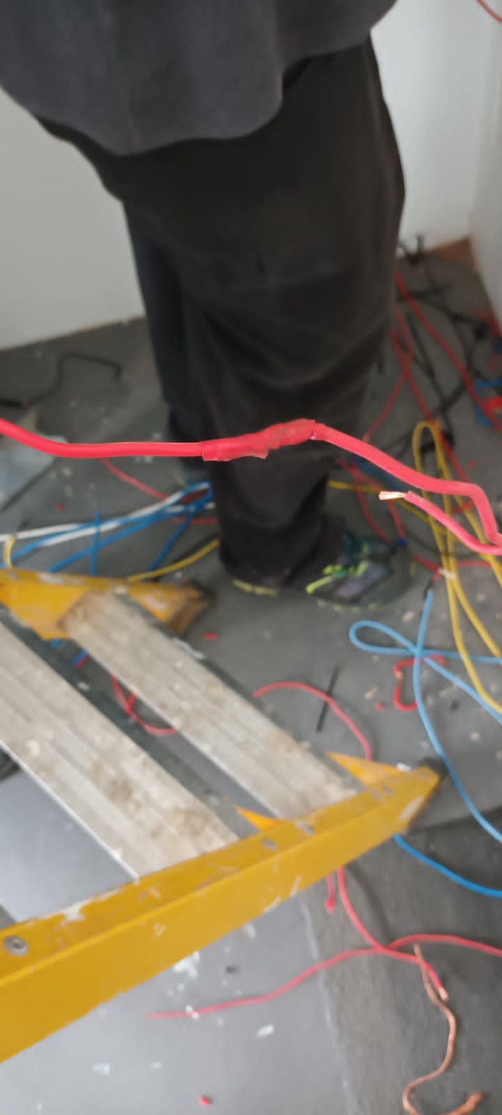 Wires of different thicknesses connected together
