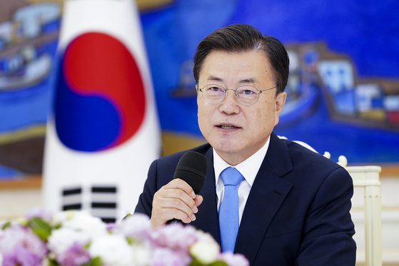 Moon issues ultimatum for Olympic meetion with Suga