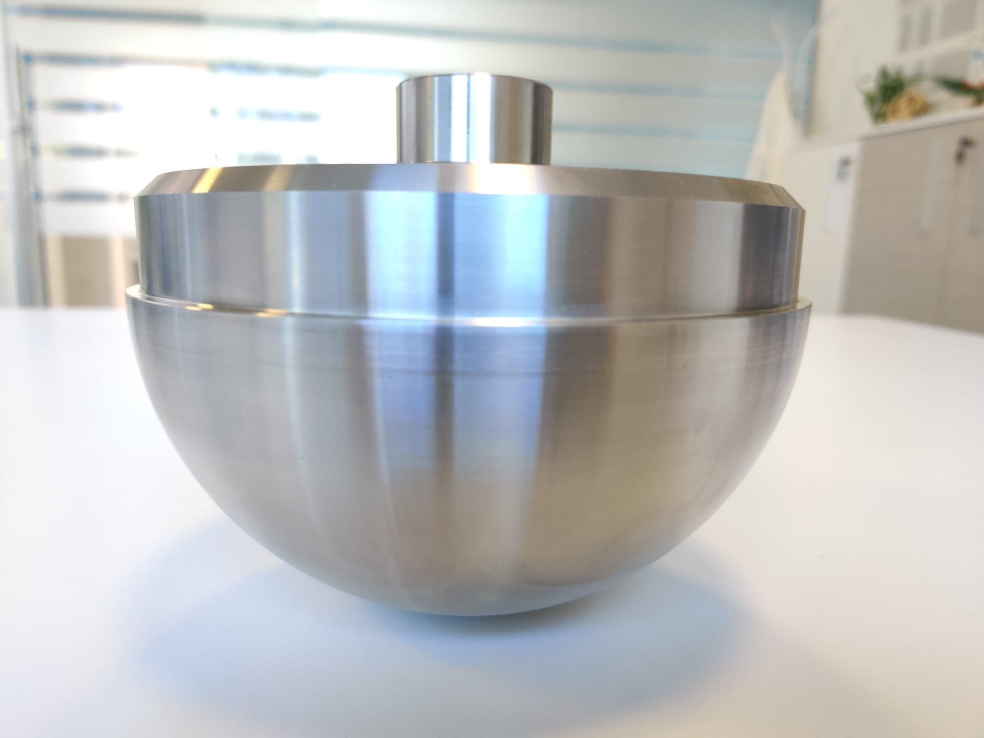 materiale tondo aisi 304 D.180 ricavato forma sferica con tornio CNC