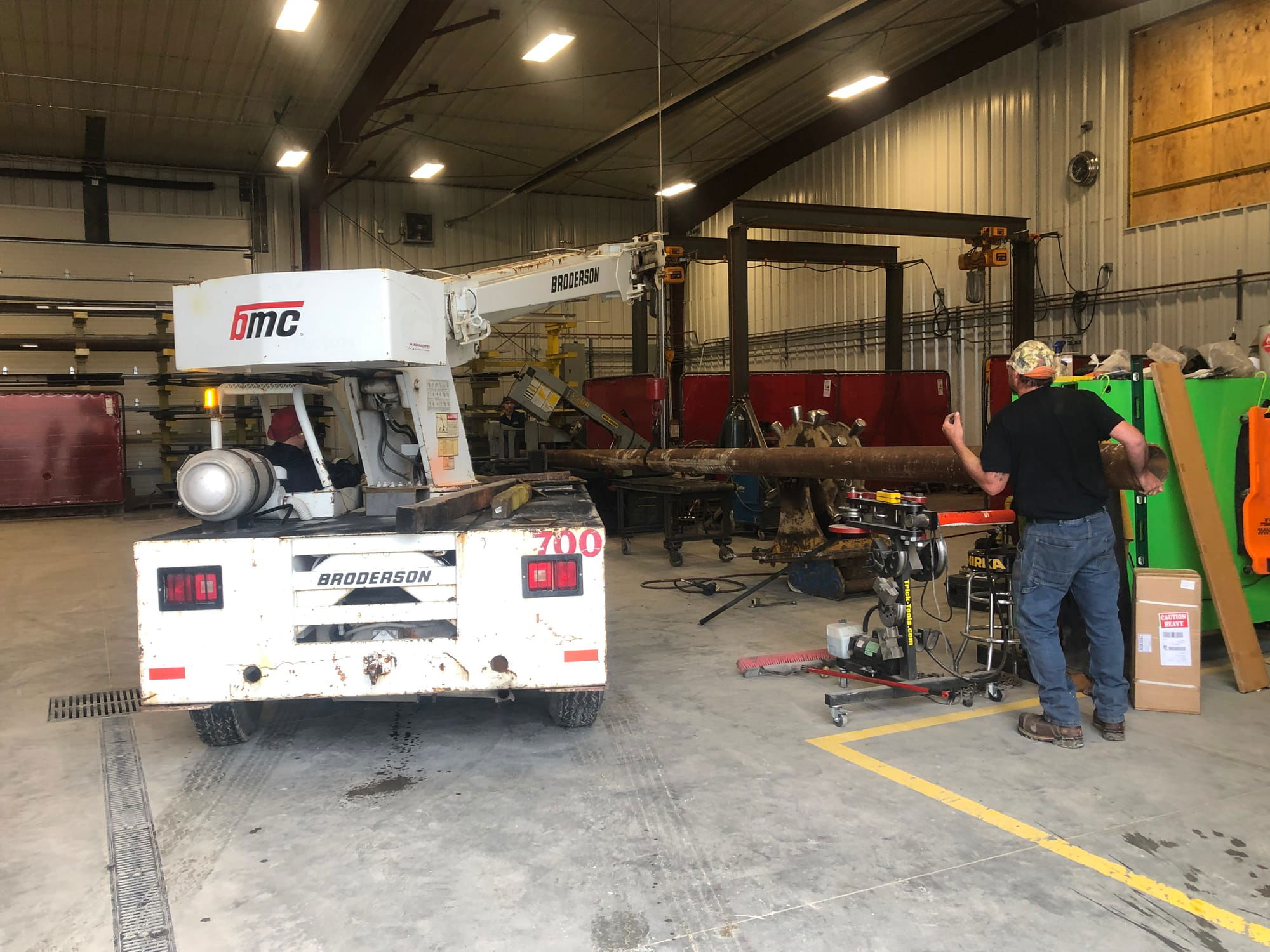 Loading material into the Bandsaw