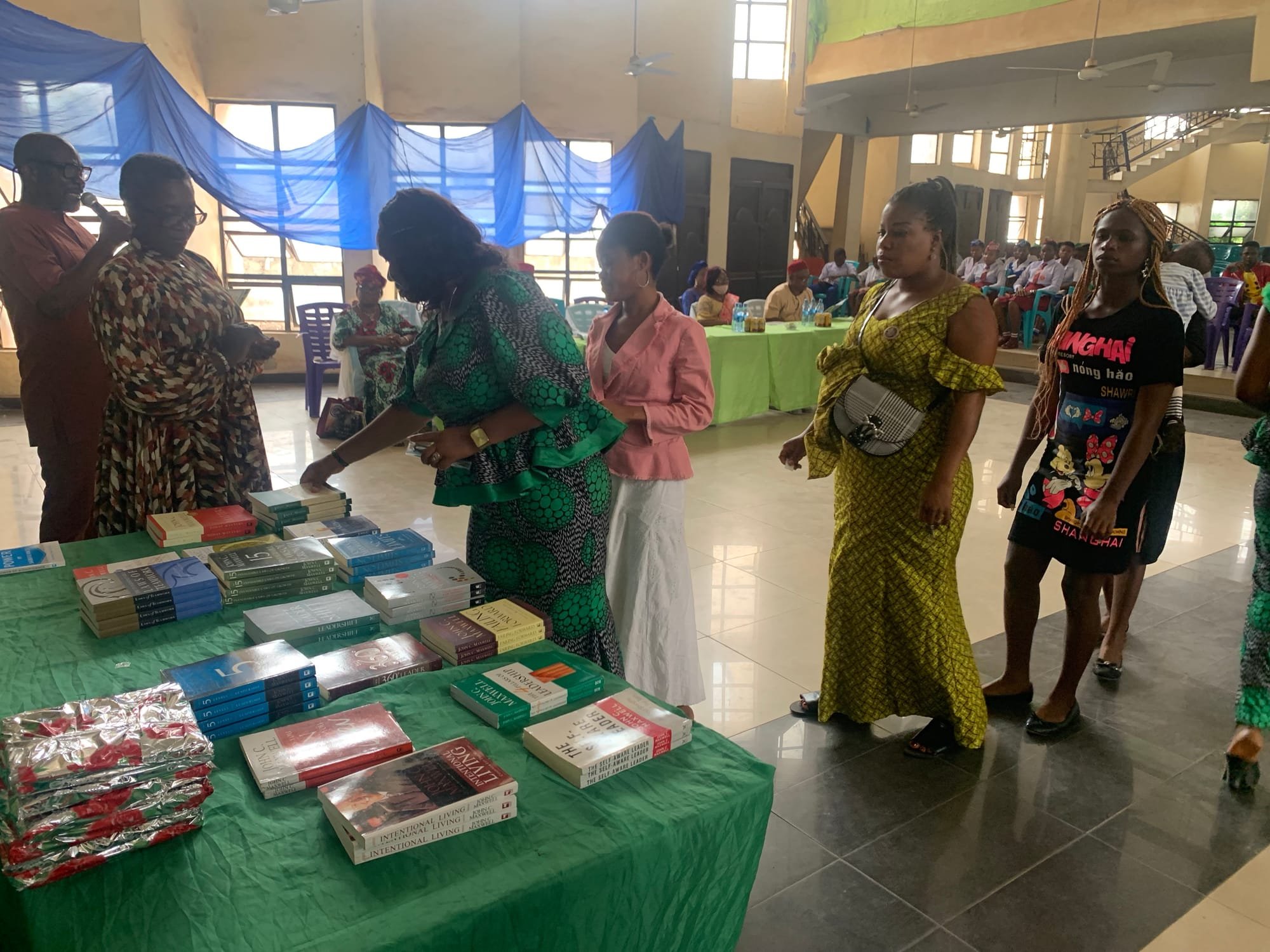 The presentation of some book titles to the teachers