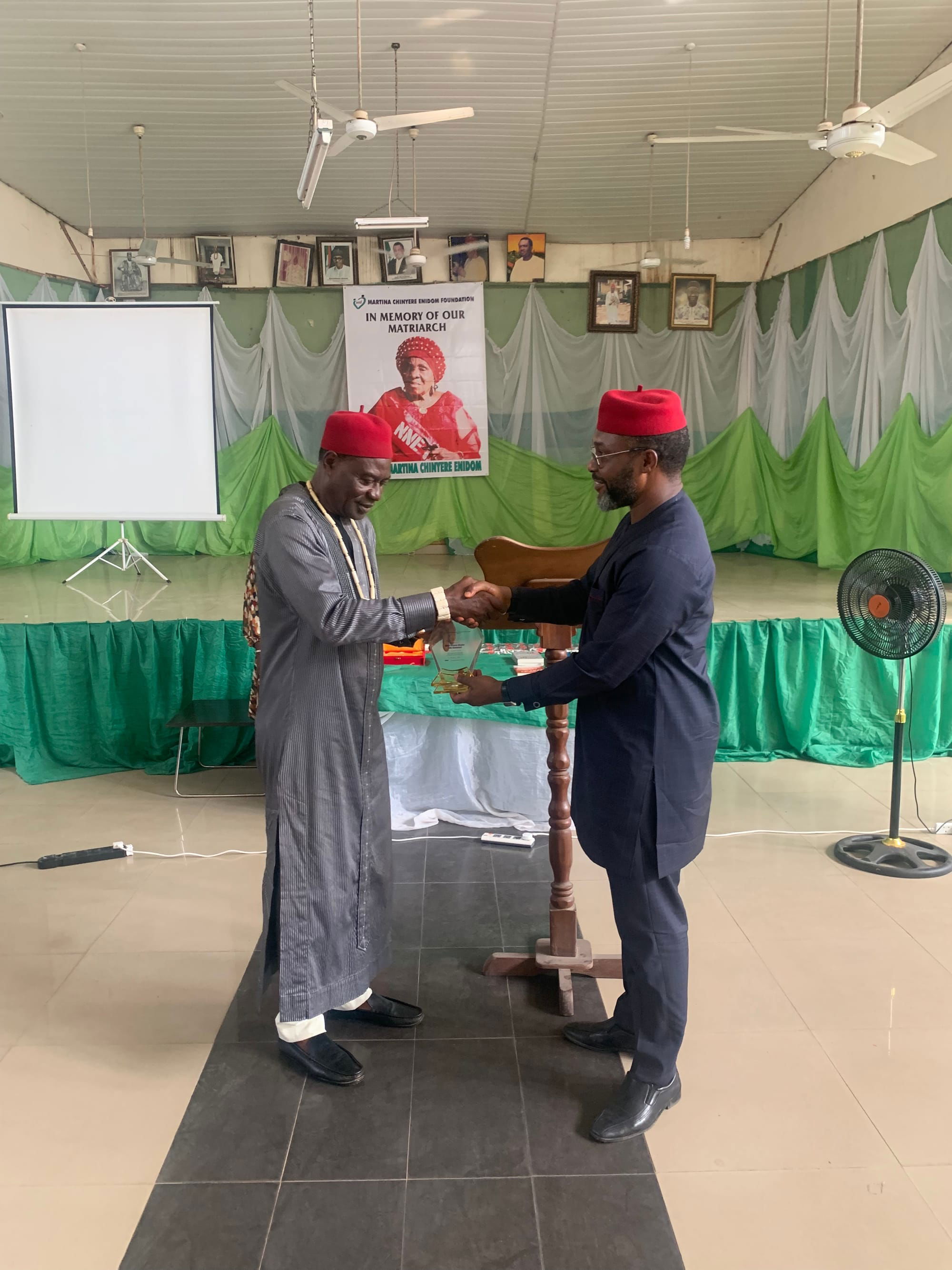 The Chairman of the occasion [Chief Osita Chidoka] delivering the award to the representatives of Ide Akwaeze