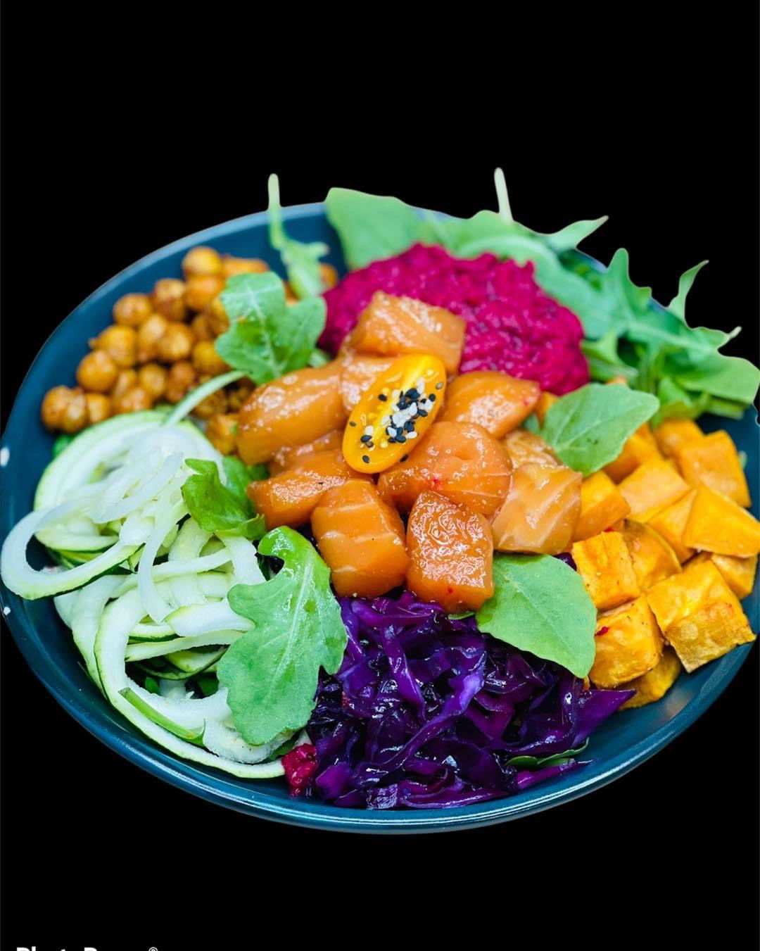 BUDDHA BOWL DE LÉGUMES GRILLÉS AU SAUMON MARINÉ