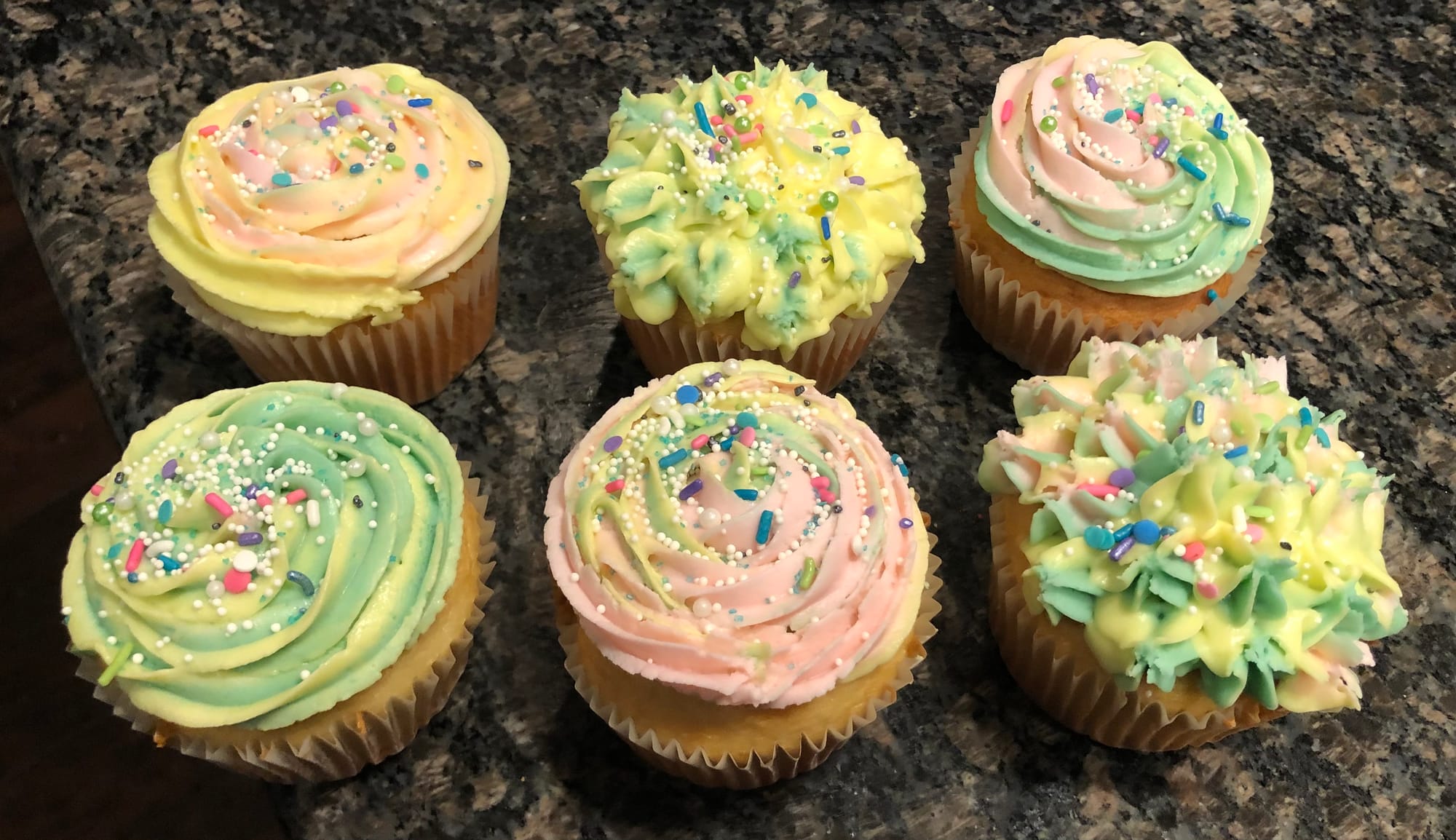 Vanilla Cupcakes With Buttercream Frosting