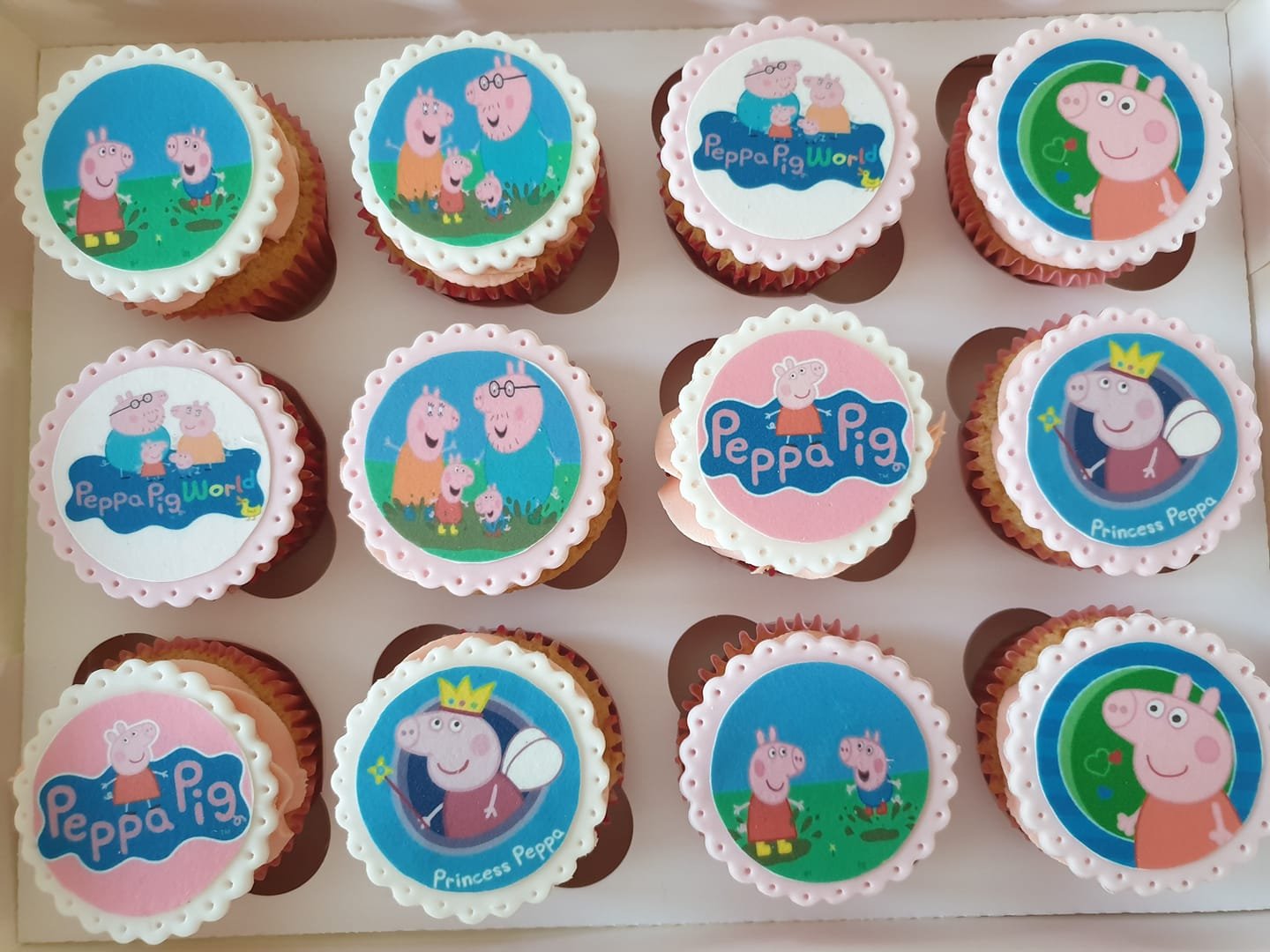 Peppa Pig Birthday Cakes | Peppa Pig Cakes | Cakes by Robin