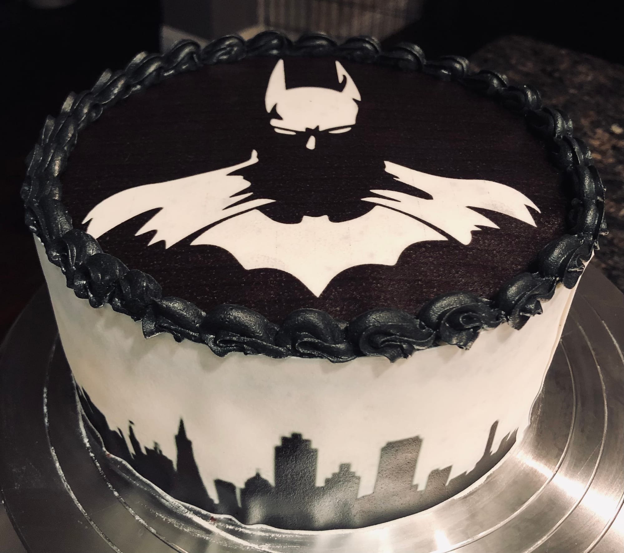 Batman cake - buttercream frosting and chocolate stencil cutout | Batman  birthday cakes, Superhero birthday cake, Easy batman cake