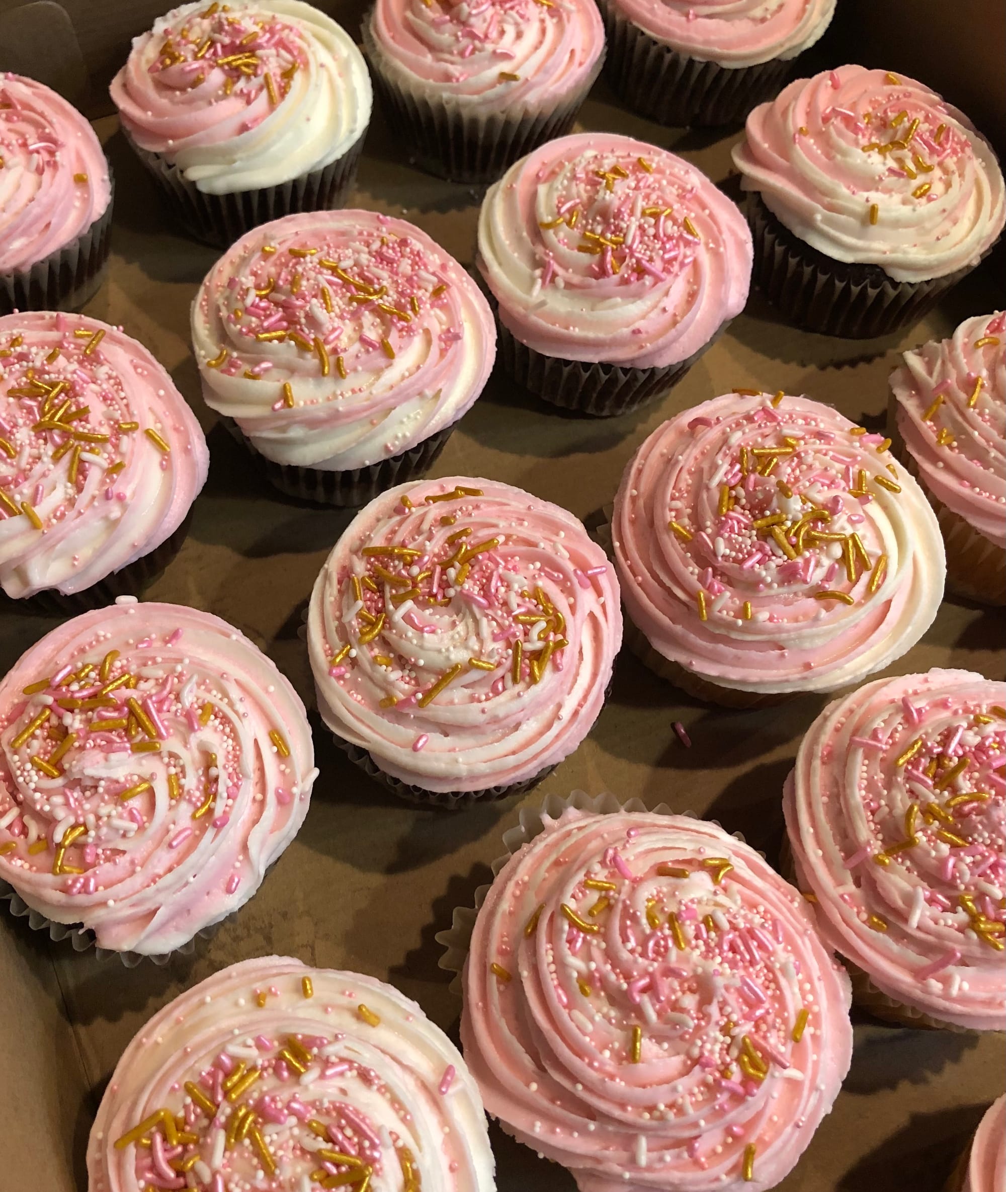 Chocolate & Vanilla Pink & White Ombré Cupcakes With Buttercream Frosting