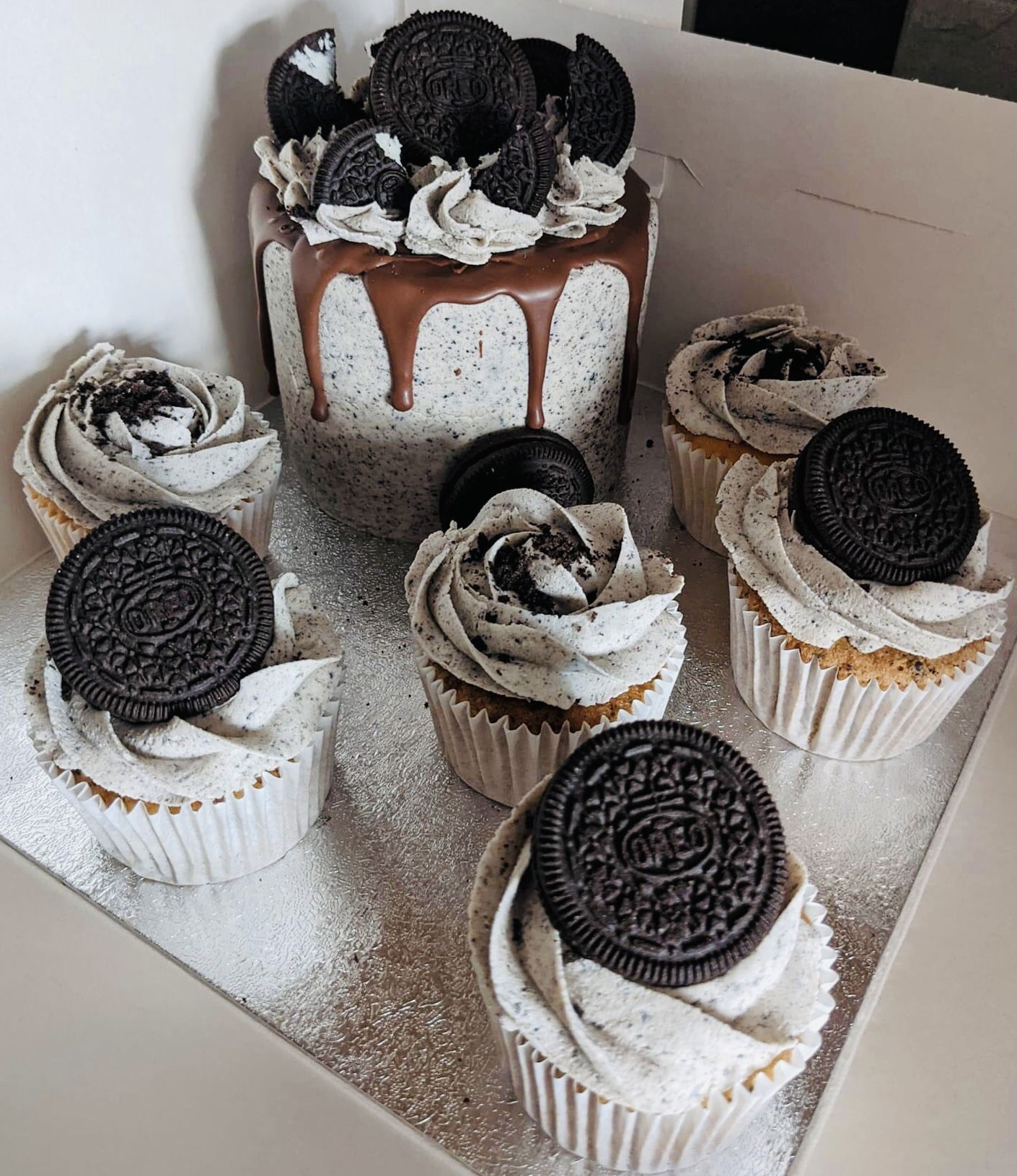 3 Layer Cookies and Cream Cake With Matching Cupcakes