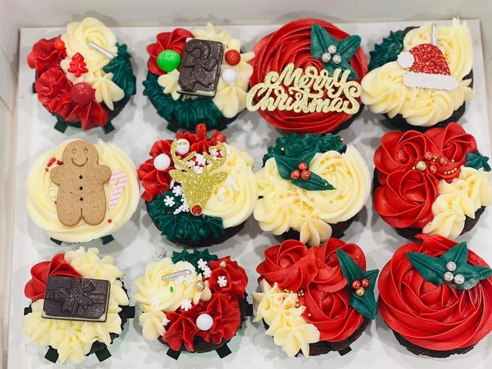 Chocolate and Vanilla Christmas Cupcakes With Buttercream Frosting