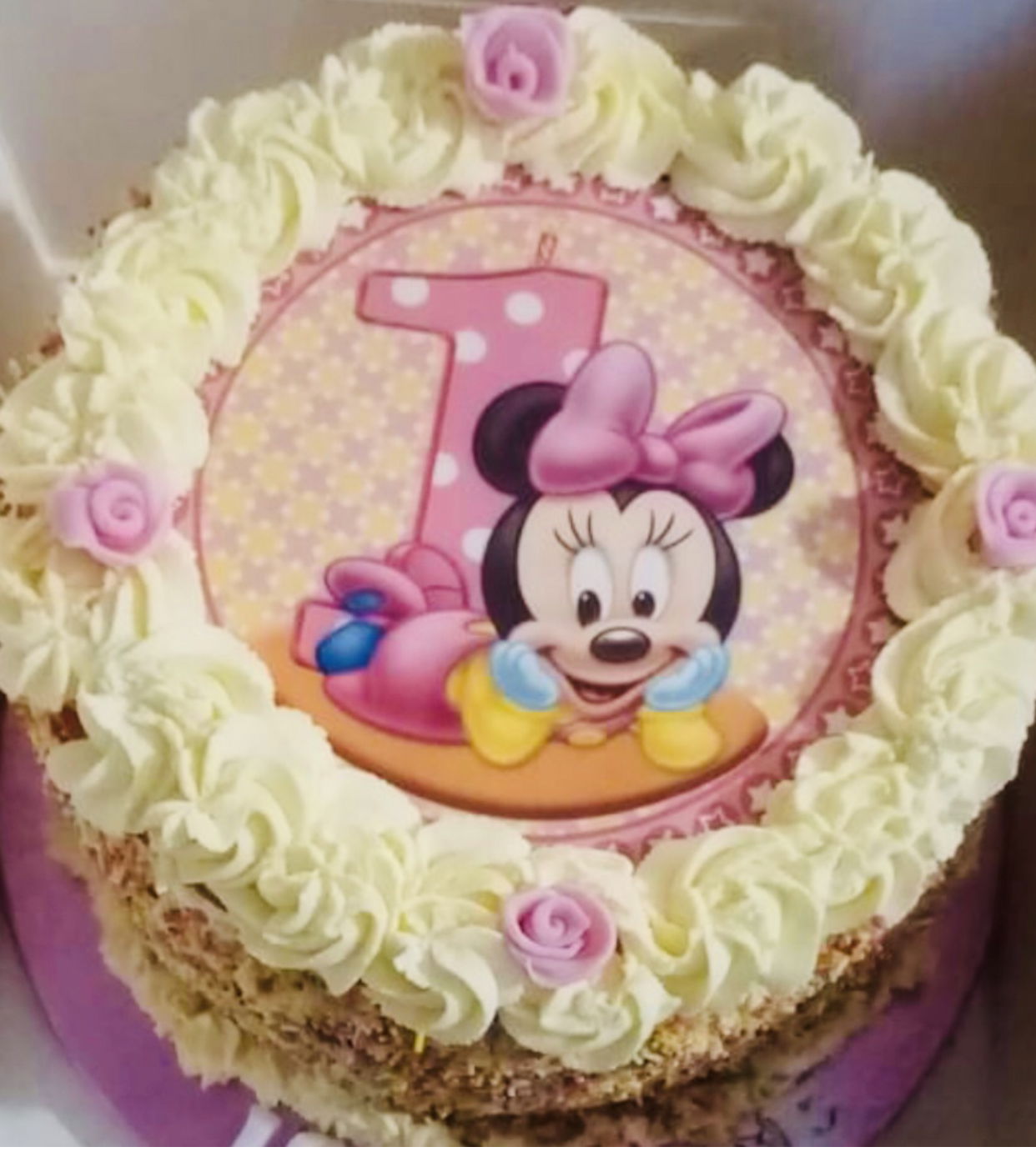 2 Layer Vanilla Minnie Mouse Birthday Cake With Buttercream Frosting and Edible Image