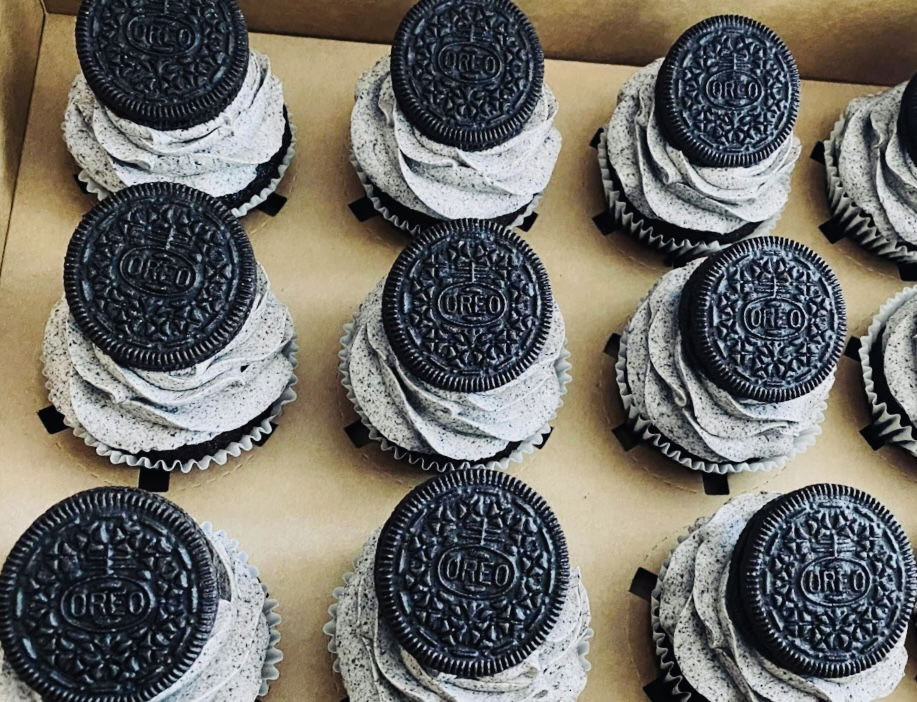 Oreo Cookie Cupcakes with Buttercream Frosting