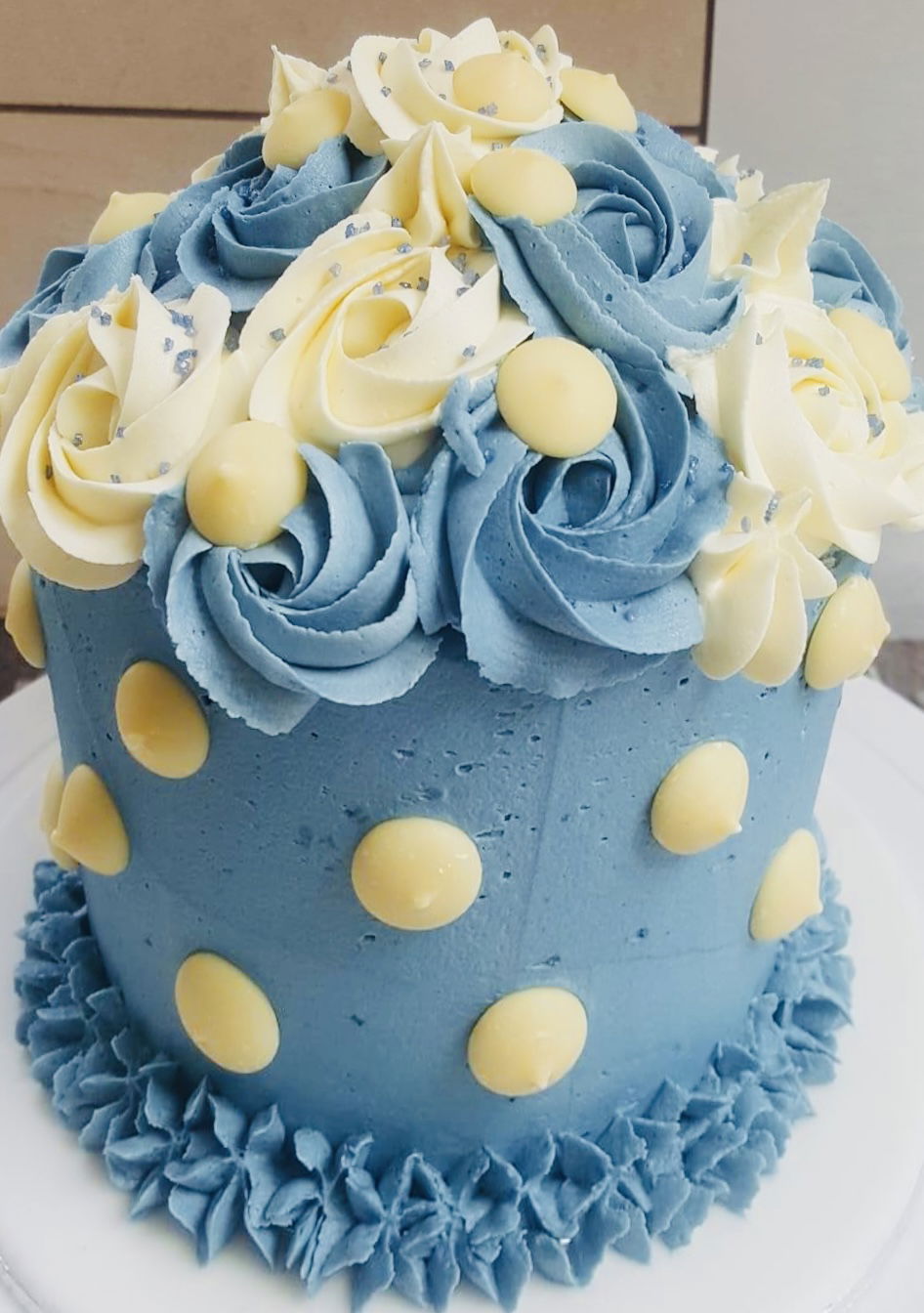 2 Layer Vanilla Cake with Buttercream Frosting