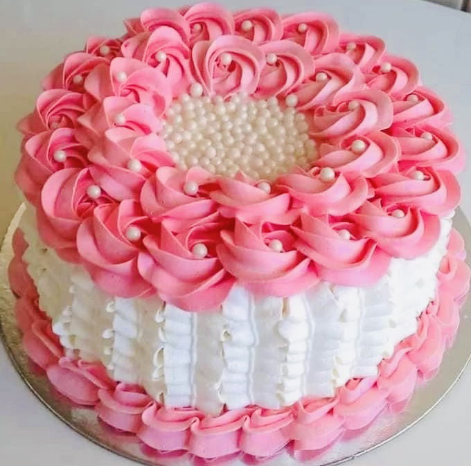 2 Layer Vanilla Cake with Buttercream Frosting