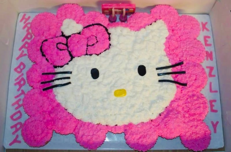 Vanilla Hello Kitty Pull Apart Cake Cupcakes - Cabbit Cakes