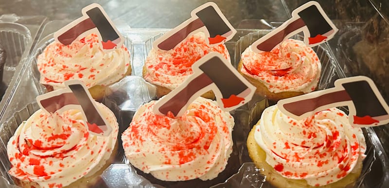 Chocolate Vanilla And Red Velvet Halloween And Pennywise Cupcakes With