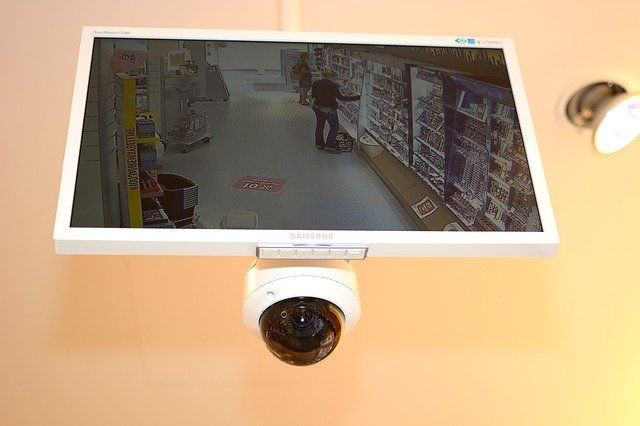 تركيب كاميرات محلات وشركات داخلية وخارجية