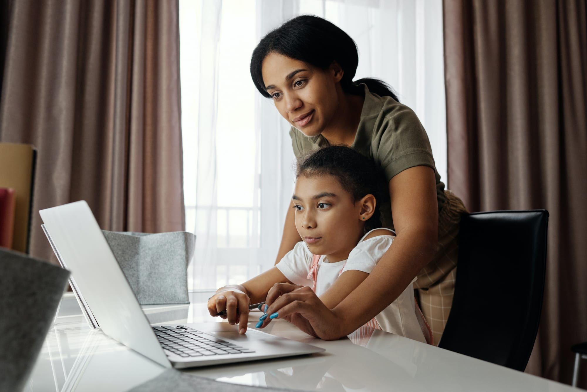 5 ways to prepare kids for financial independence