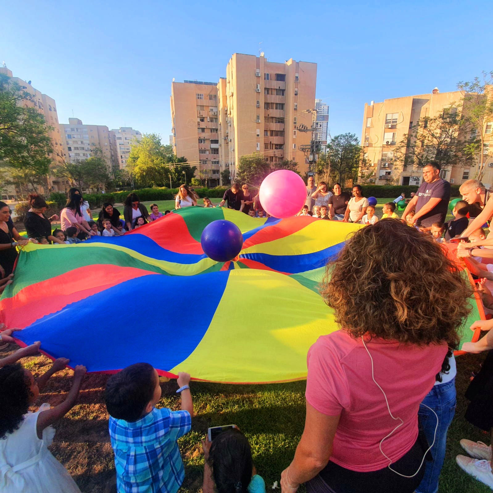 הפעילויות שלנו נבנות מתוך חשיבה מקורית 'מחוץ לקופסה' בהתאמה לקהל היעד בדגש על חדשנות ויצירתיות