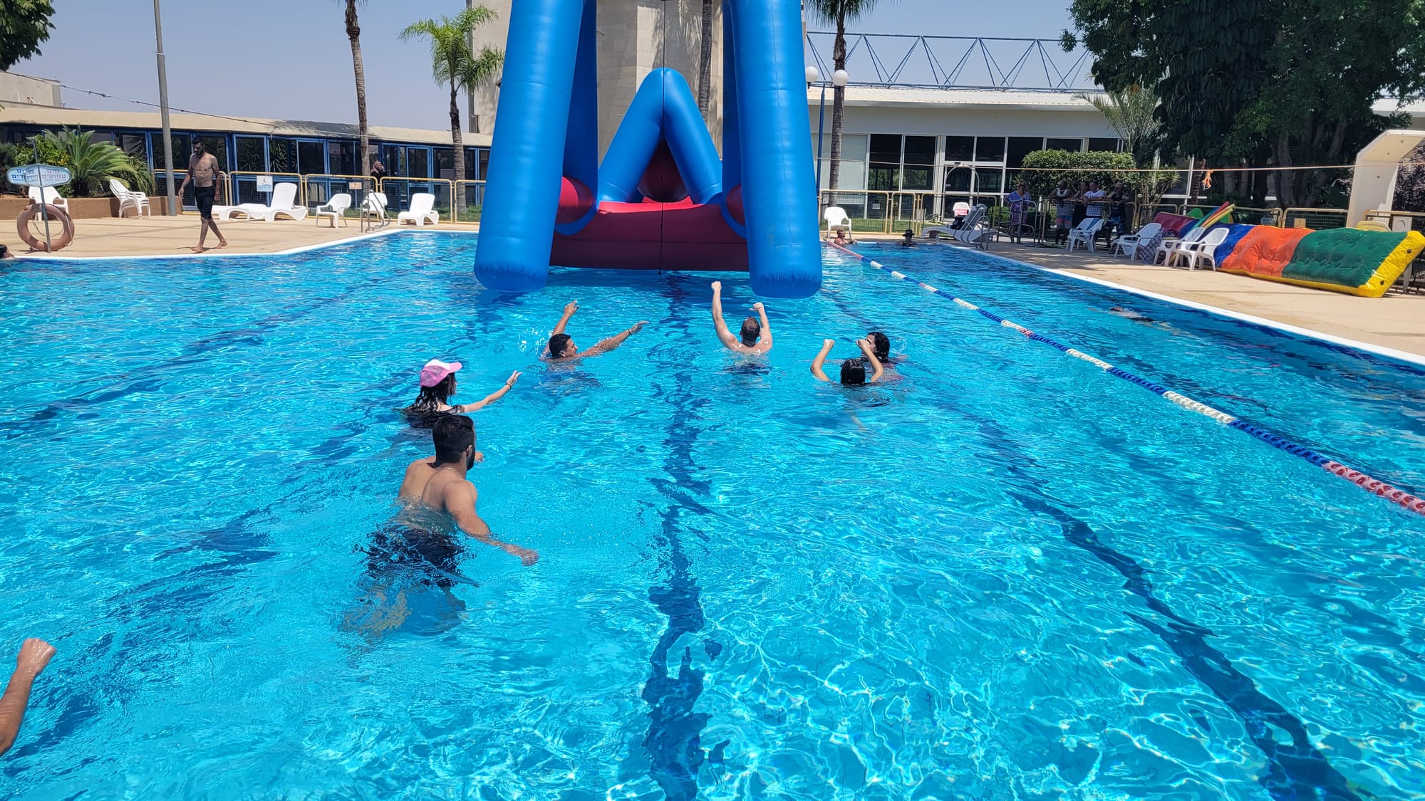 מסיבת בריכה POOL PARTY