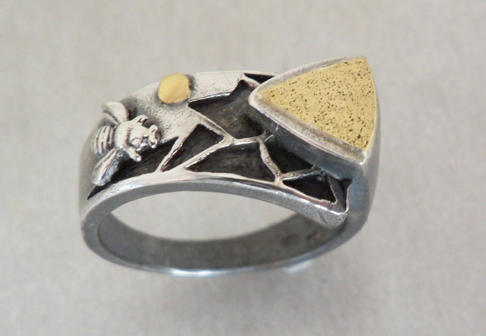 Ring 3706 A BEE