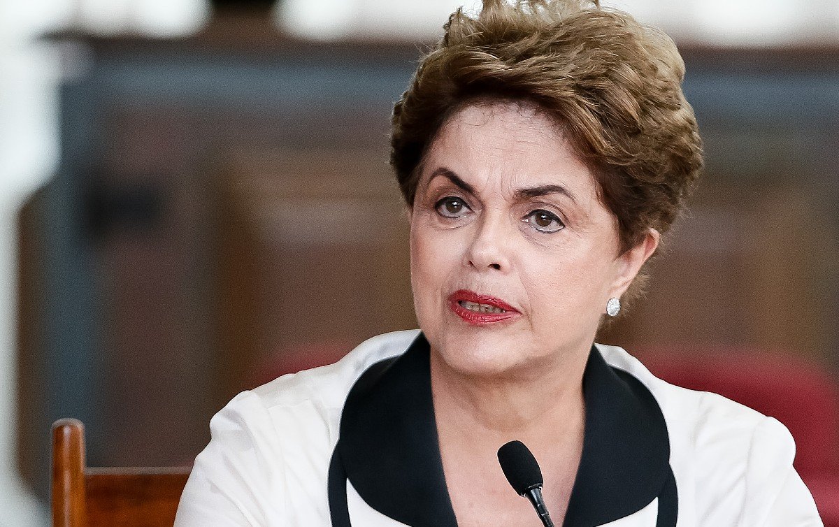 Ex-presidente Dilma Rousseff passa por cateterismo em São Paulo