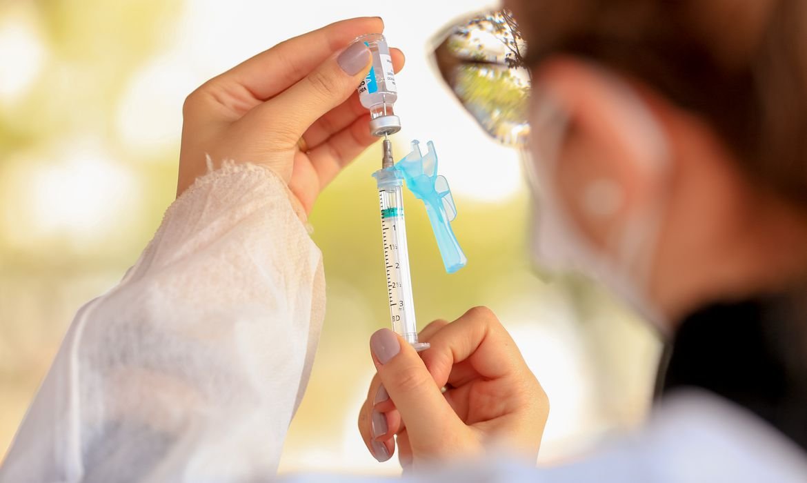 Anvisa garante eficácia e segurança em vacinas contra a covid-19 aplicadas no Brasil