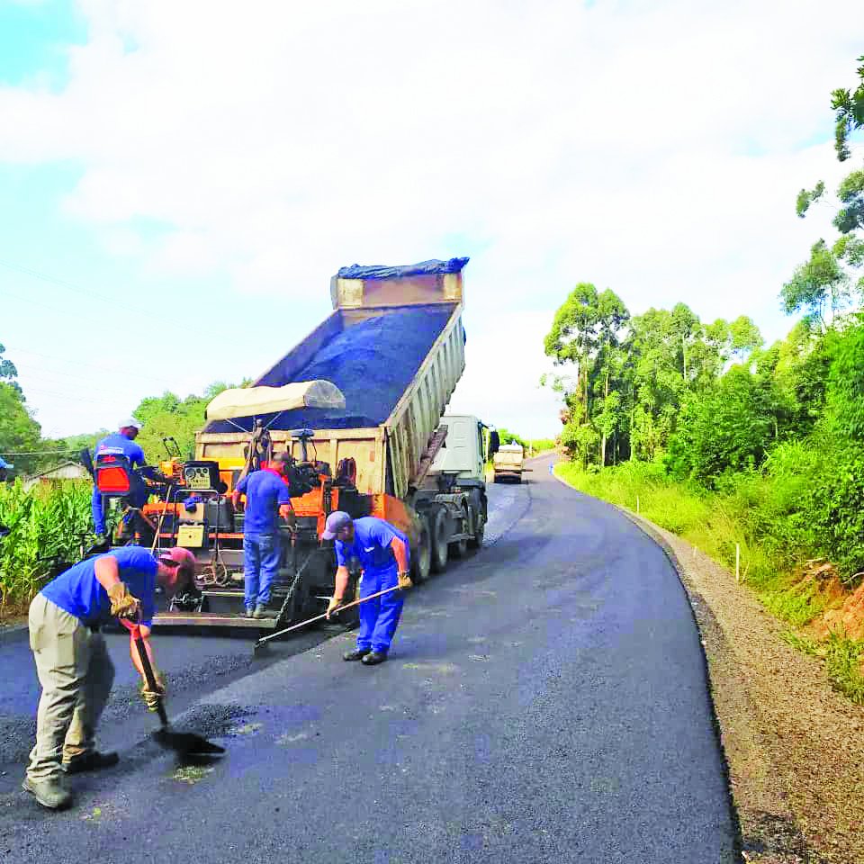 Após anos de espera, asfalto entre Coqueiro Baixo e Nova Bréscia é finalizado