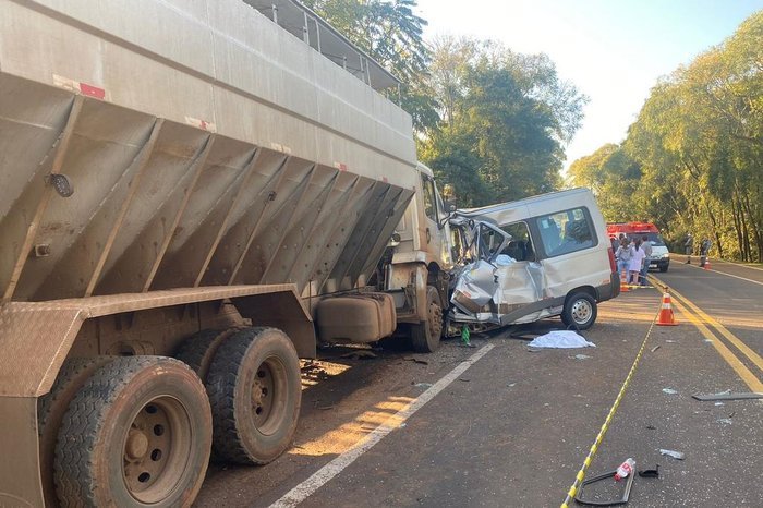 Motorista do caminhão envolvido em acidente em Constantina diz ter dormido na direção