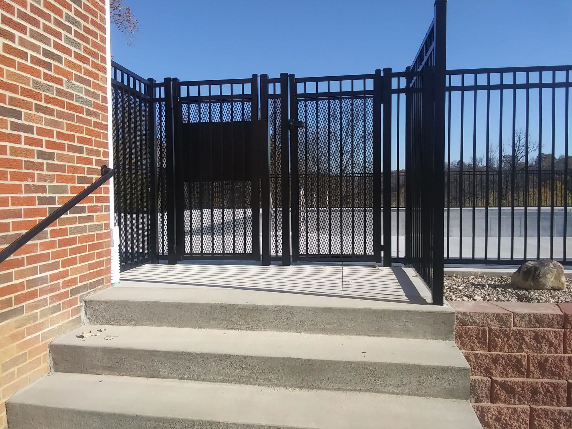 Aluminum Fence Industrial & Commercial