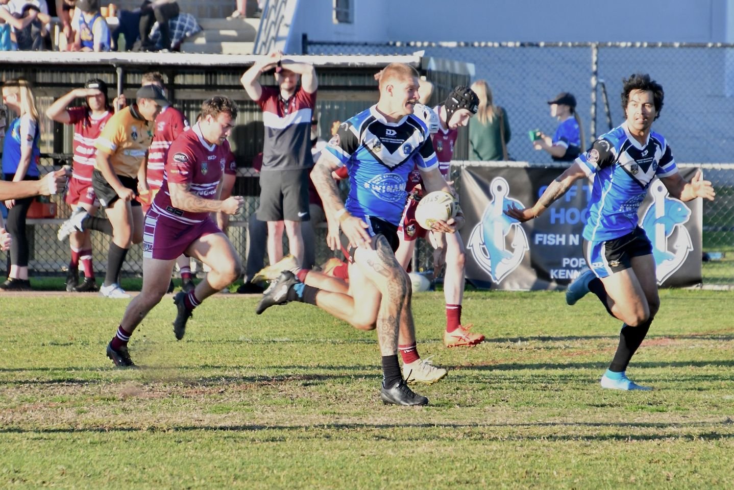 Sharks stay top after narrow win