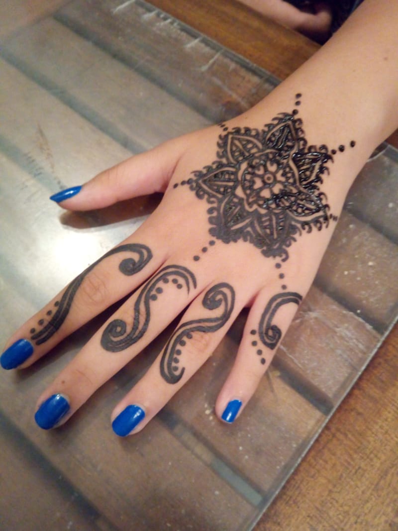 Henna eyebrows & tattoos