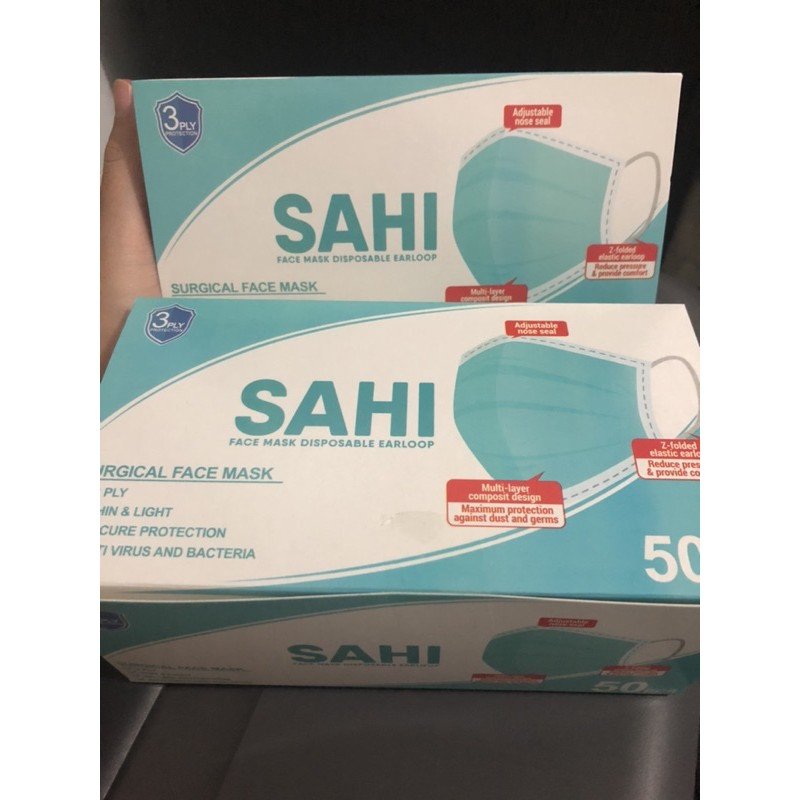 Masker 3 ply merk SAHI memiliki bahan yang sangat tebal dengan 3 lapisan  Sehingga saat masker ini dipakai akan lebih mudah untuk bernafas dibandingkan masker kain.