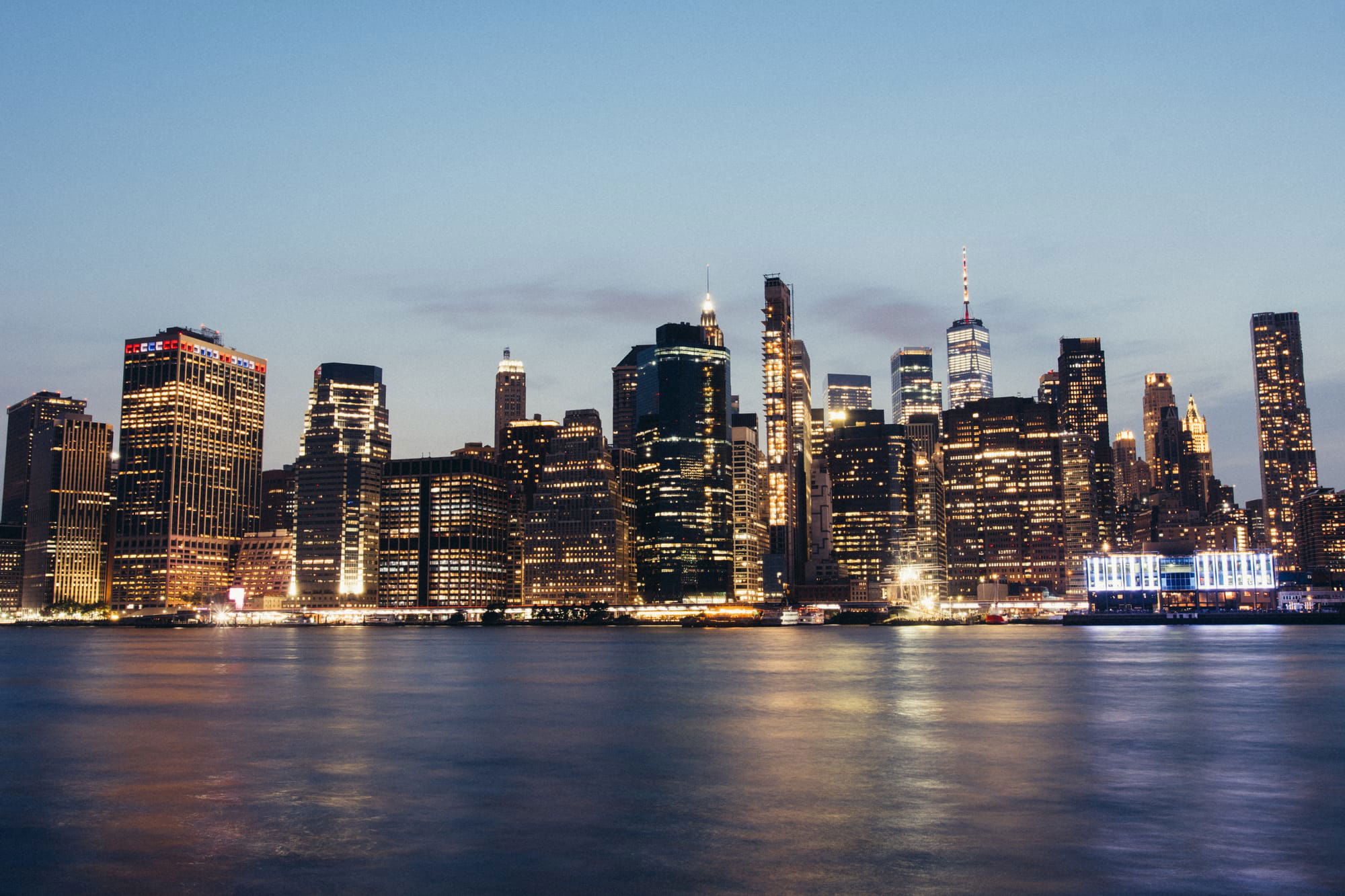 MANHATTAN, NY VIEW FROM DUMBO BROOKLYN | SKYLINE BLUE