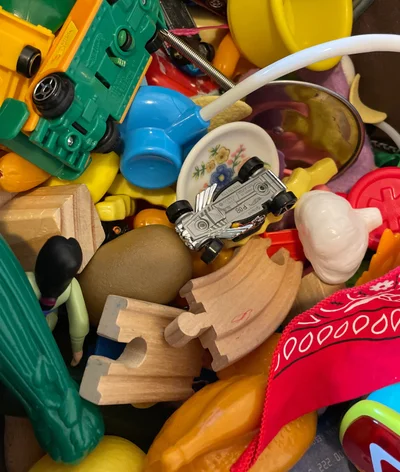 toys: Why kids should not have lots of toys and what to do if