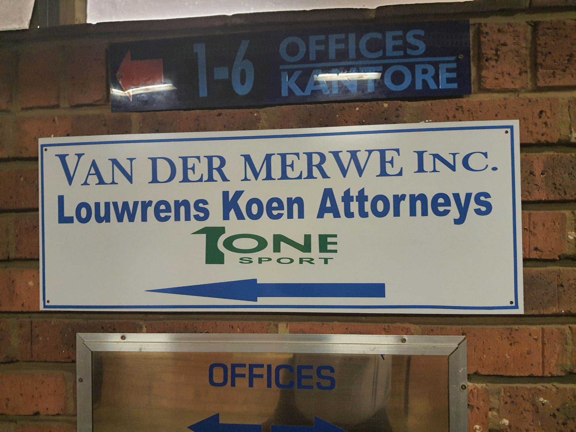 Signage Louwrens Koen Attorneys on the second Floor.