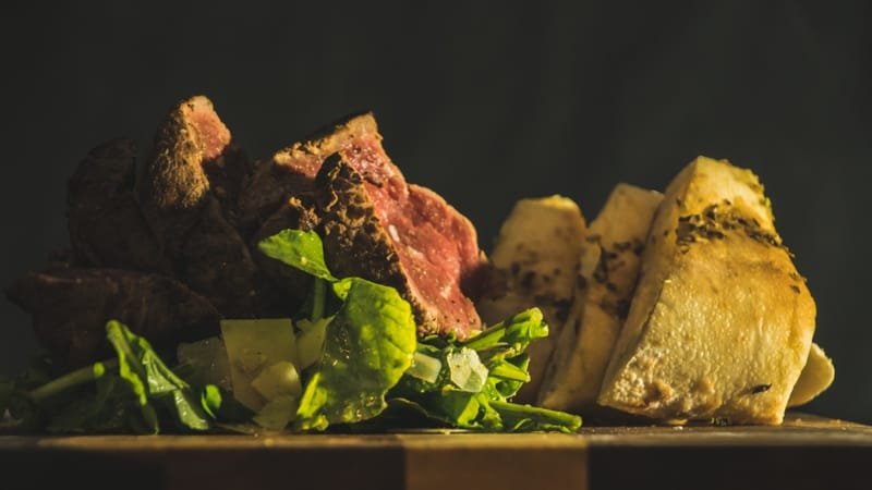 BIG GIRL STEAK - 300 Grams marinated Sirloin, served with Arugula, Parmesan Cheese, Garlic Bread and Balsamic Reduction.  22.10 €
