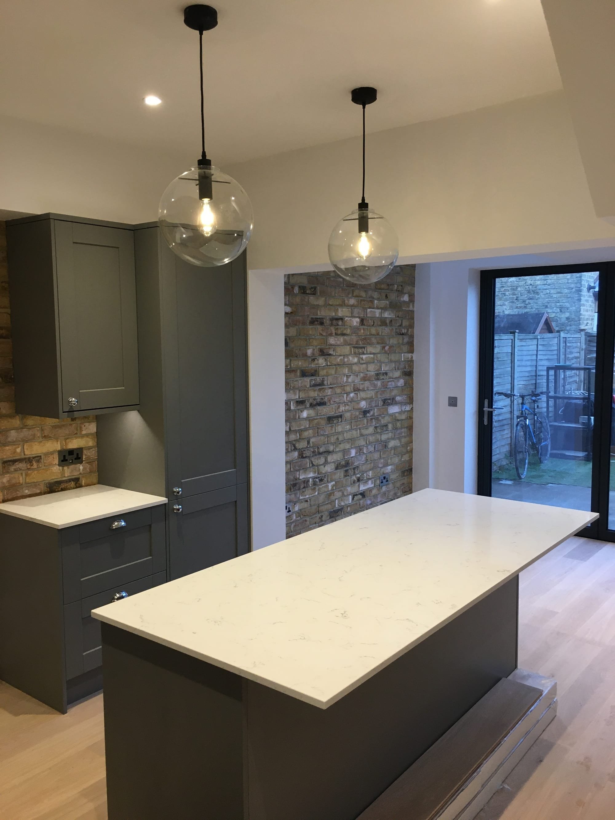 Feature brick slip wall to the dining area in this Southfields side kitchen extension.