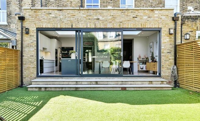 Rear kitchen extension between the commons - Wandsworth, London SW12