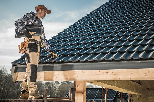 What to Look For When Choosing a Roofing Contractor