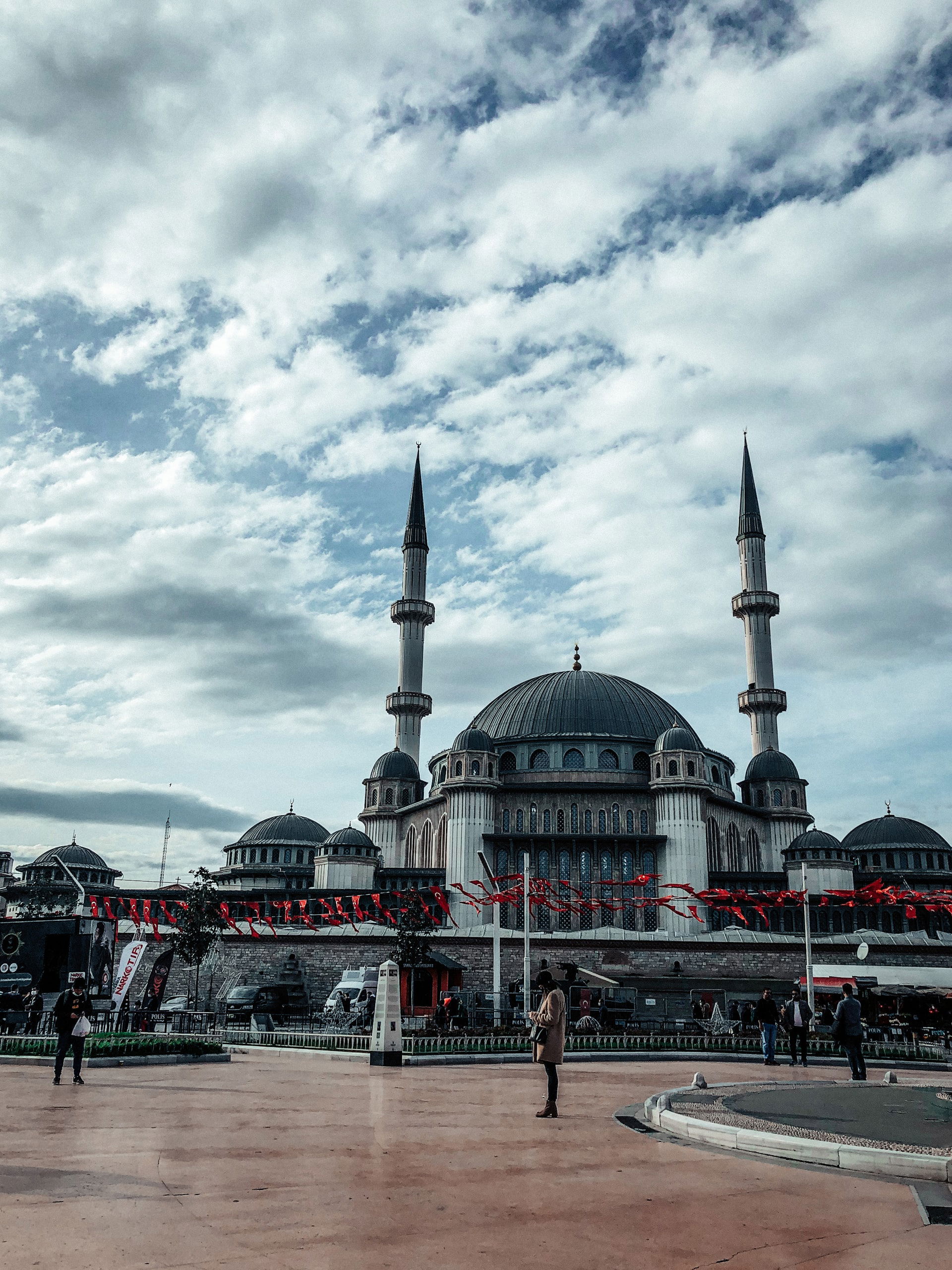 “Milletimizin Özlemle Beklediği Taksim Camii Hayırlı Olsun !”