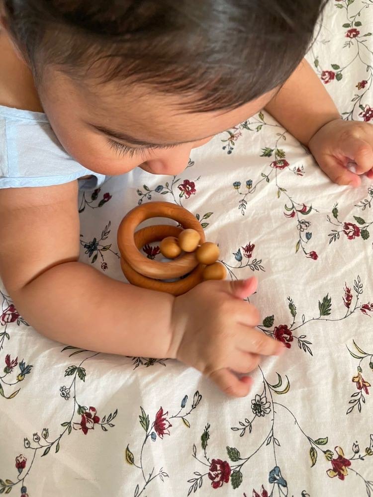 Amazon.com : Baby Natural Wooden Teether Toy Wood Pendant Animals Bulk Safe  and Satisfying Toy, Bunny Whale Bird Bear Crown Shell Flower Cactus  Doughnut Deer : Baby