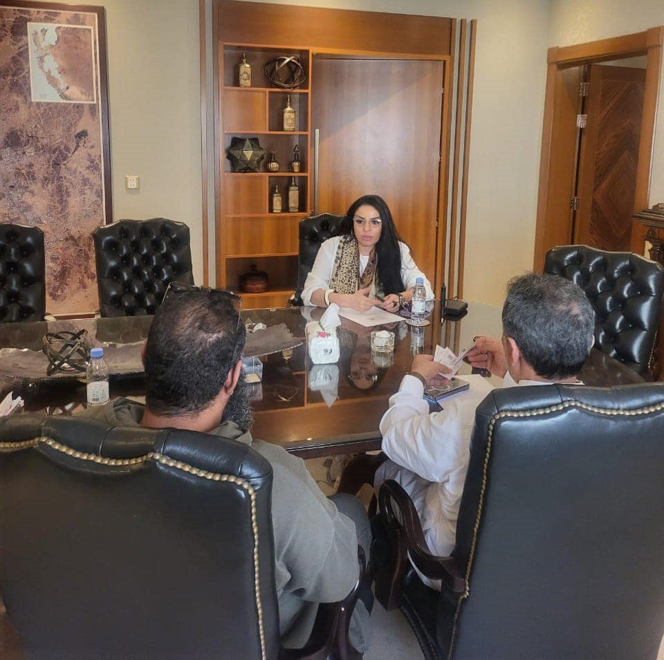 زيارة الدكتورة عبير فرح مقر شركة الساحة السعودية للطيران الخاص