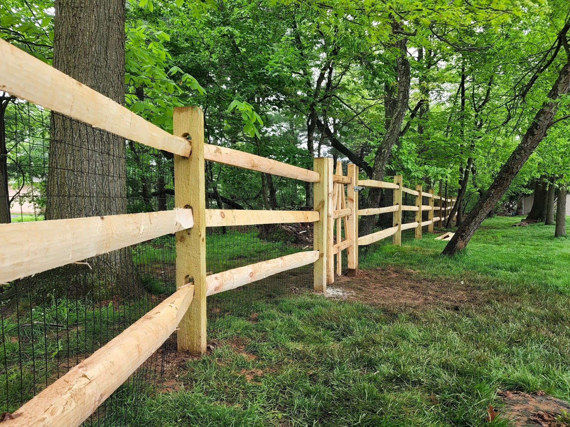 Best fence company contractor in Bristol PA, Levittown PA, Yardley PA.