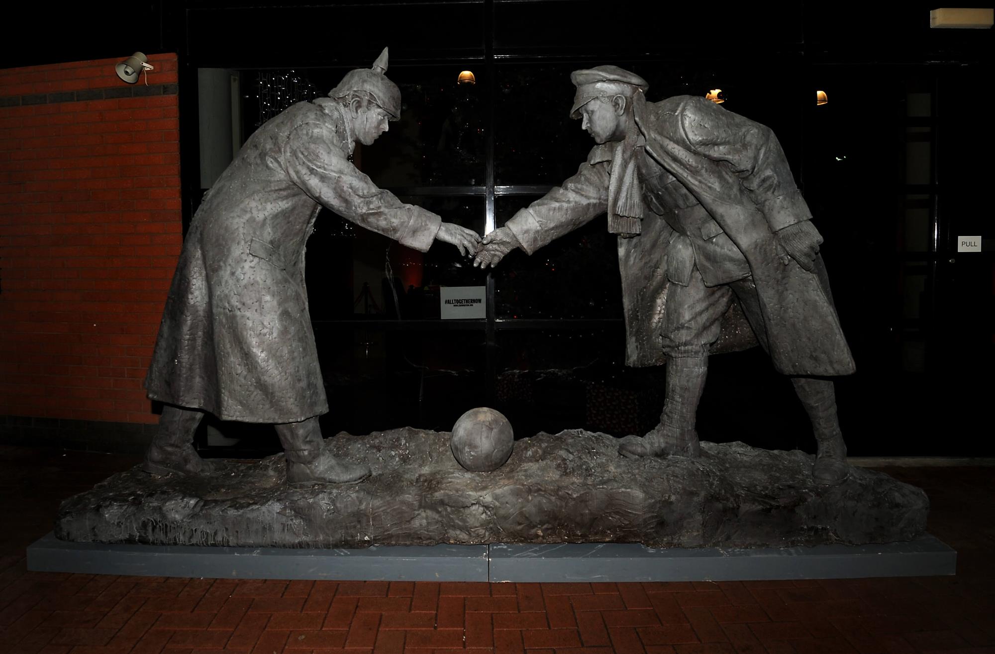 7 Escultura Del Estadio Britannia Hecha Por Andy Edwards De Stoke Y 