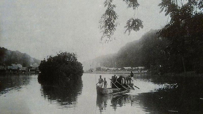 22. Congoleños en el estanque del parque de Tervuren en 1897. Fuente Wikimedia Commons.