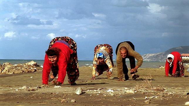 38. Familia turca aquejada del síndrome Uner Tan, 2006. Foto hecha por la BBC.