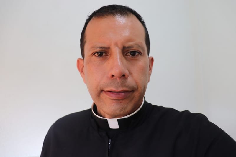 Padre Hernán Vergara.