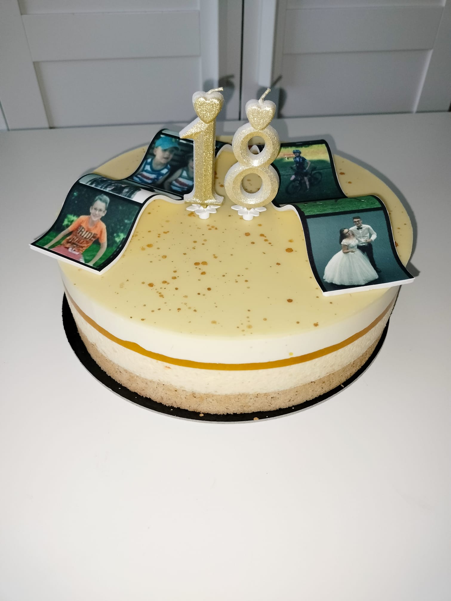 Fehércsokis őszibarack torta