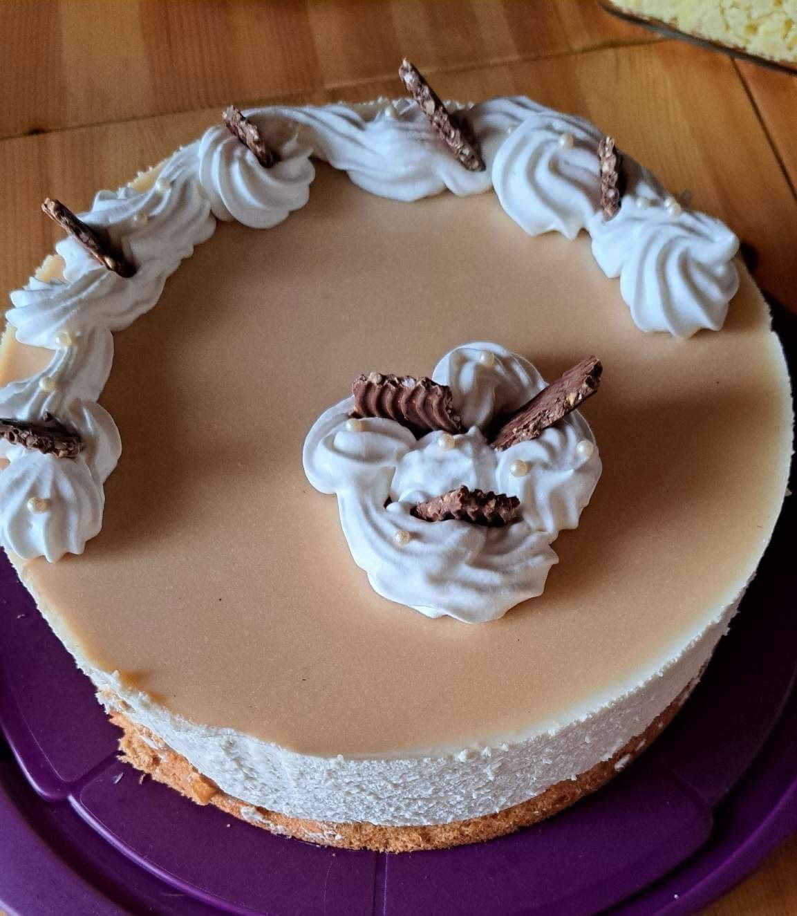 Fehér csokis sós karamell torta