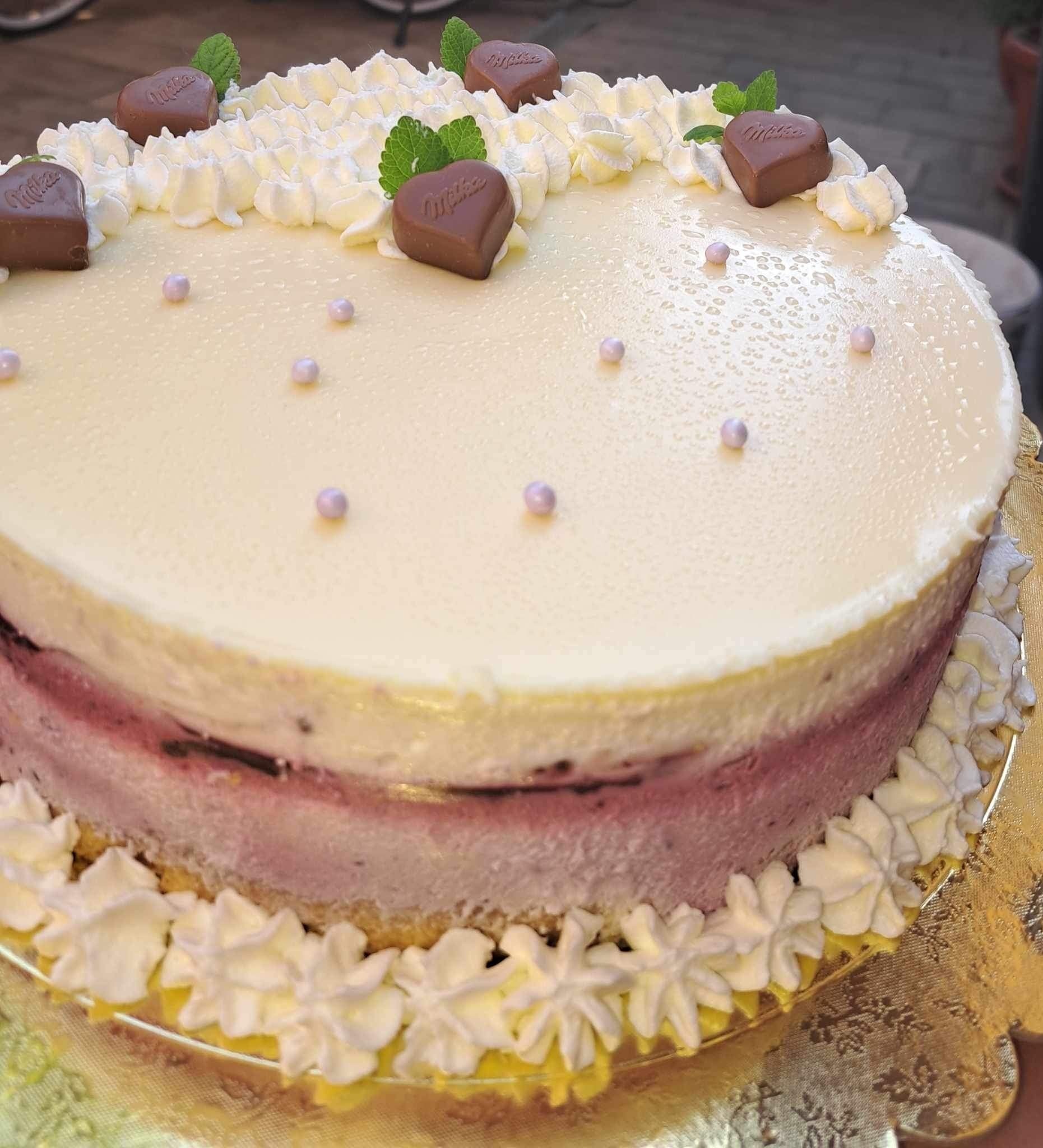 Erdei gyümölcsös joghurt mousse torta